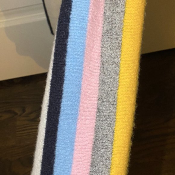 White sweater with coloured arms - Picture 4 of 4